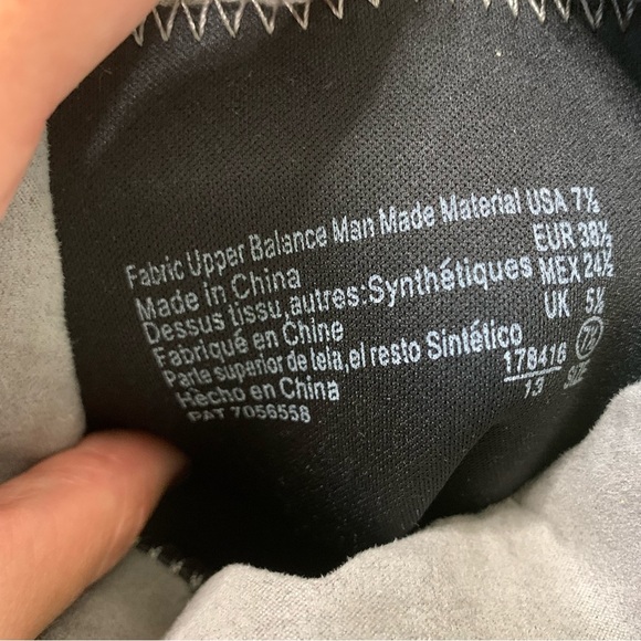 NIKE Team Hustle Size 4 Basketball Sneakers Black Size 4 - Picture 10 of 11